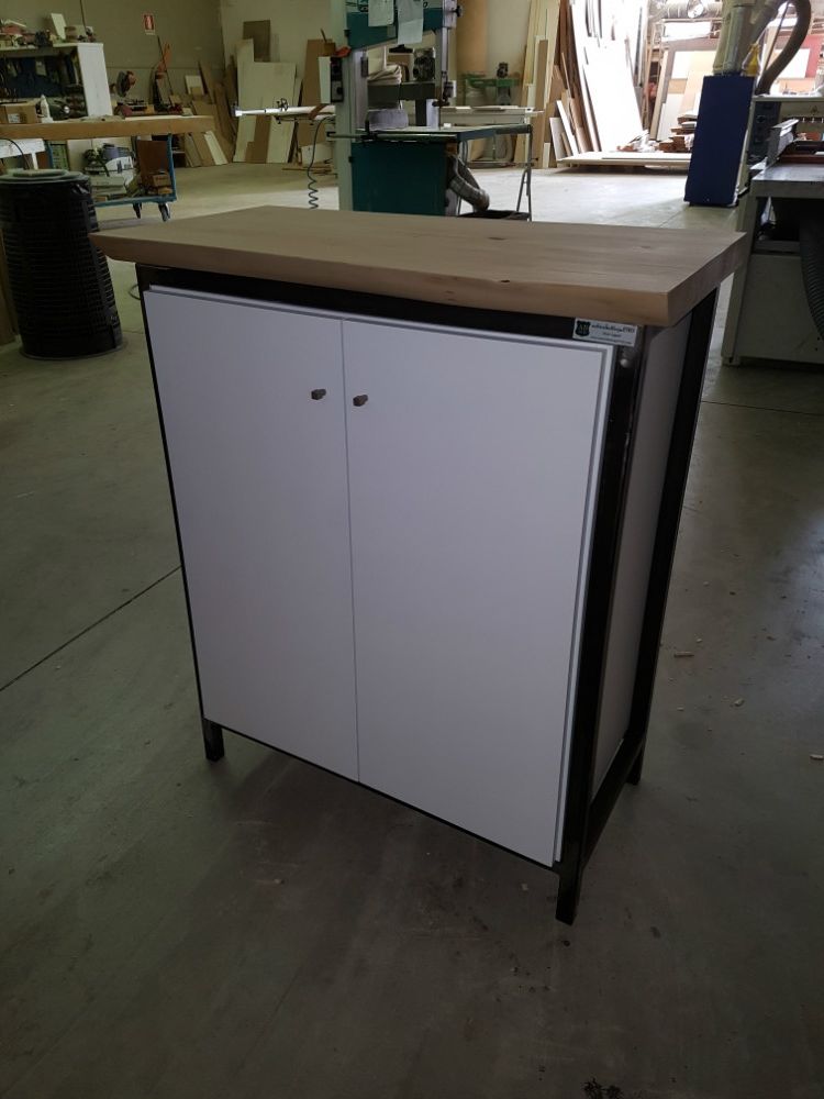 arredo zona notte  su misura in legno novi ligure