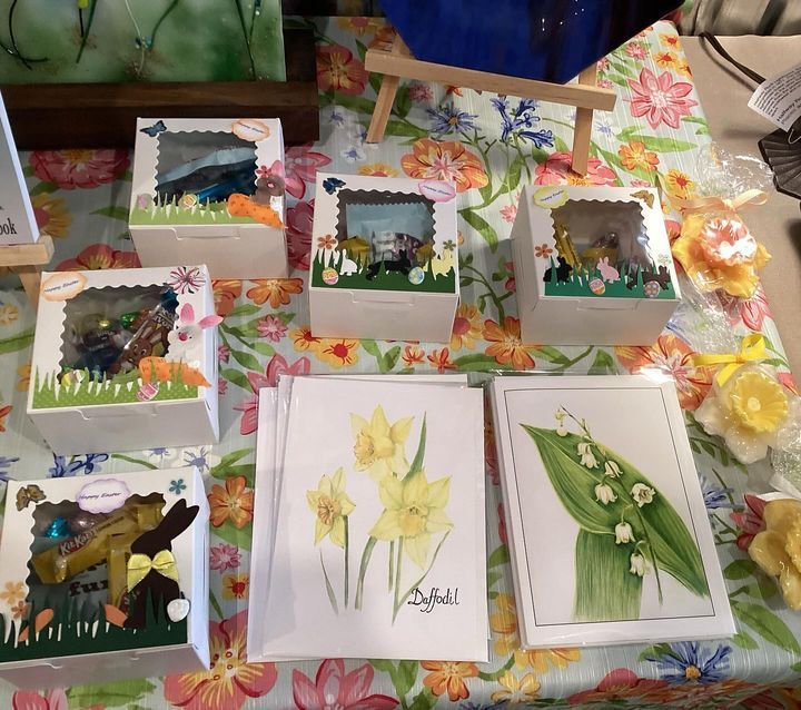 A bunch of cards on a table with one that says ' bedford ' on it