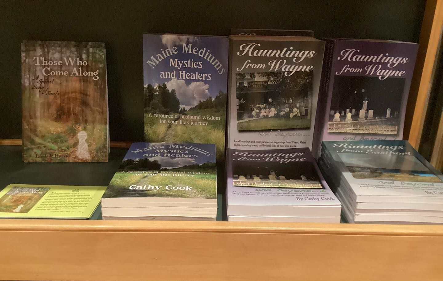 A shelf filled with lots of books on it.