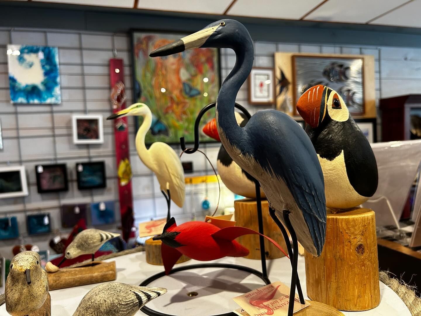 A group of bird displays are sitting on a table in a room.