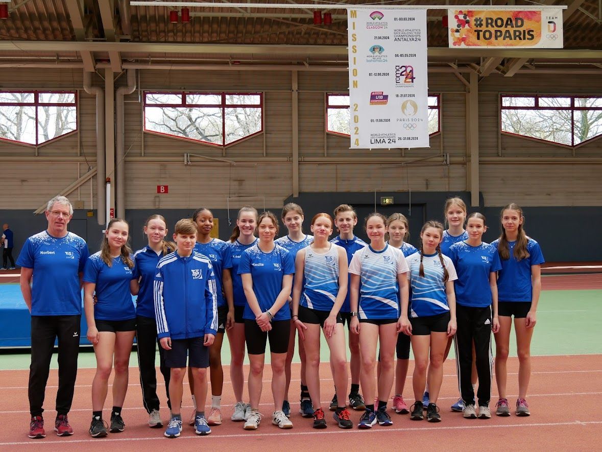 Gruppenbild der TuS 09 Athleten im Trainingslager 2024 in Erfurt