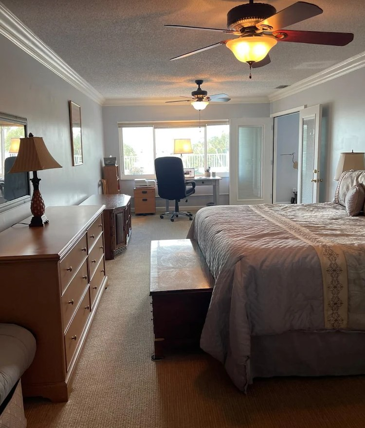 Professional carpet cleaning results in bedroom