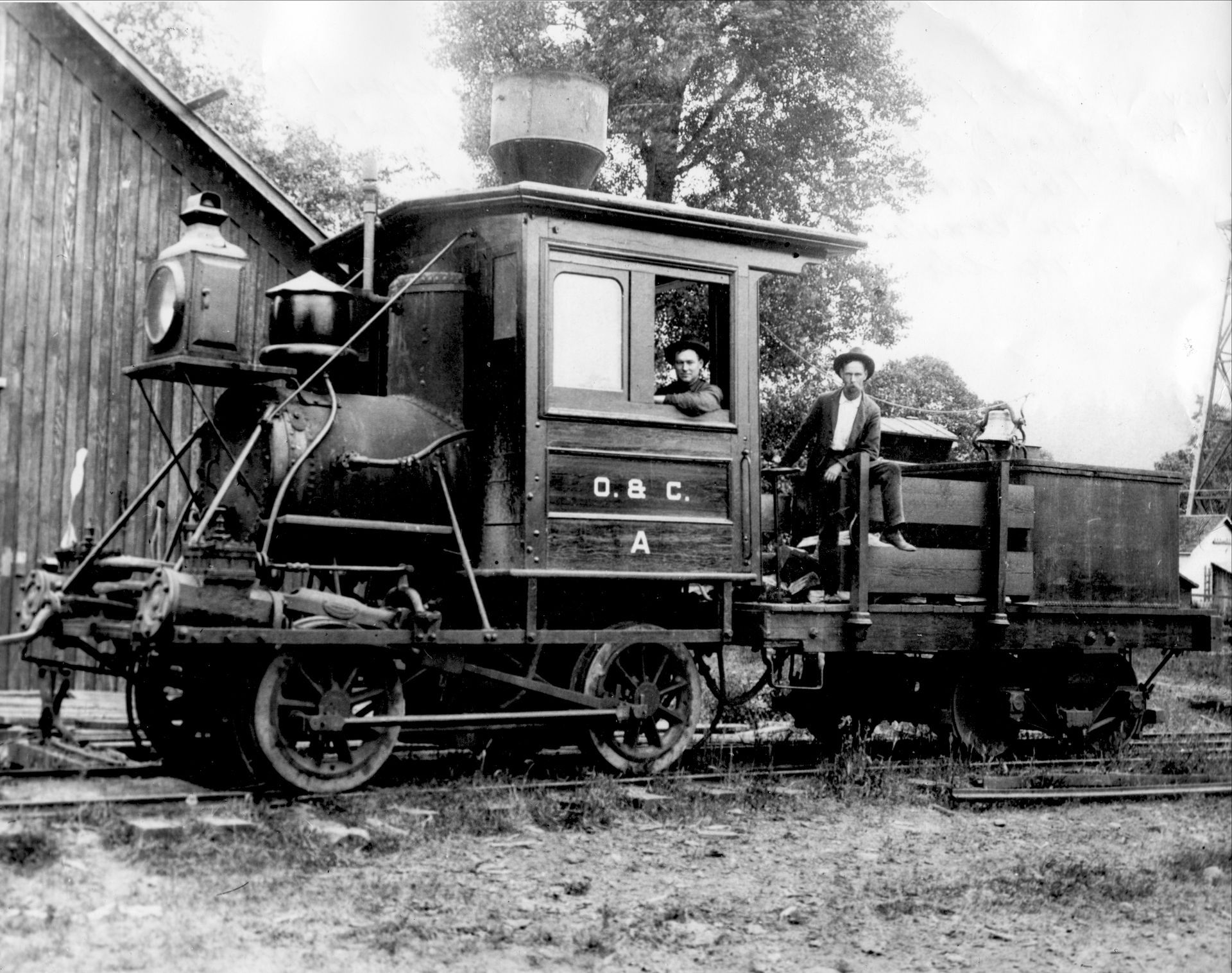 A photo of O&C locomotive, 1905