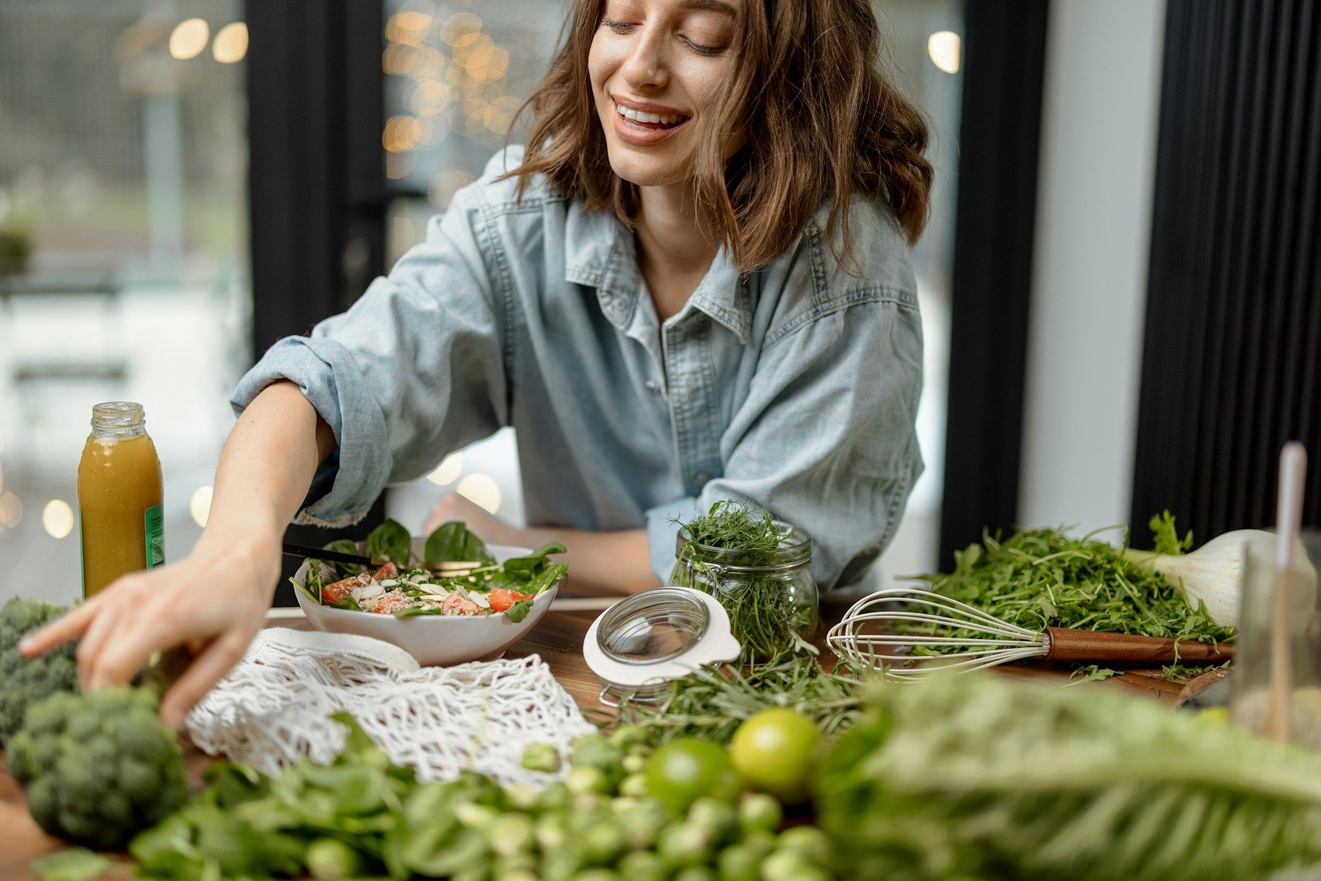 woman eating salad