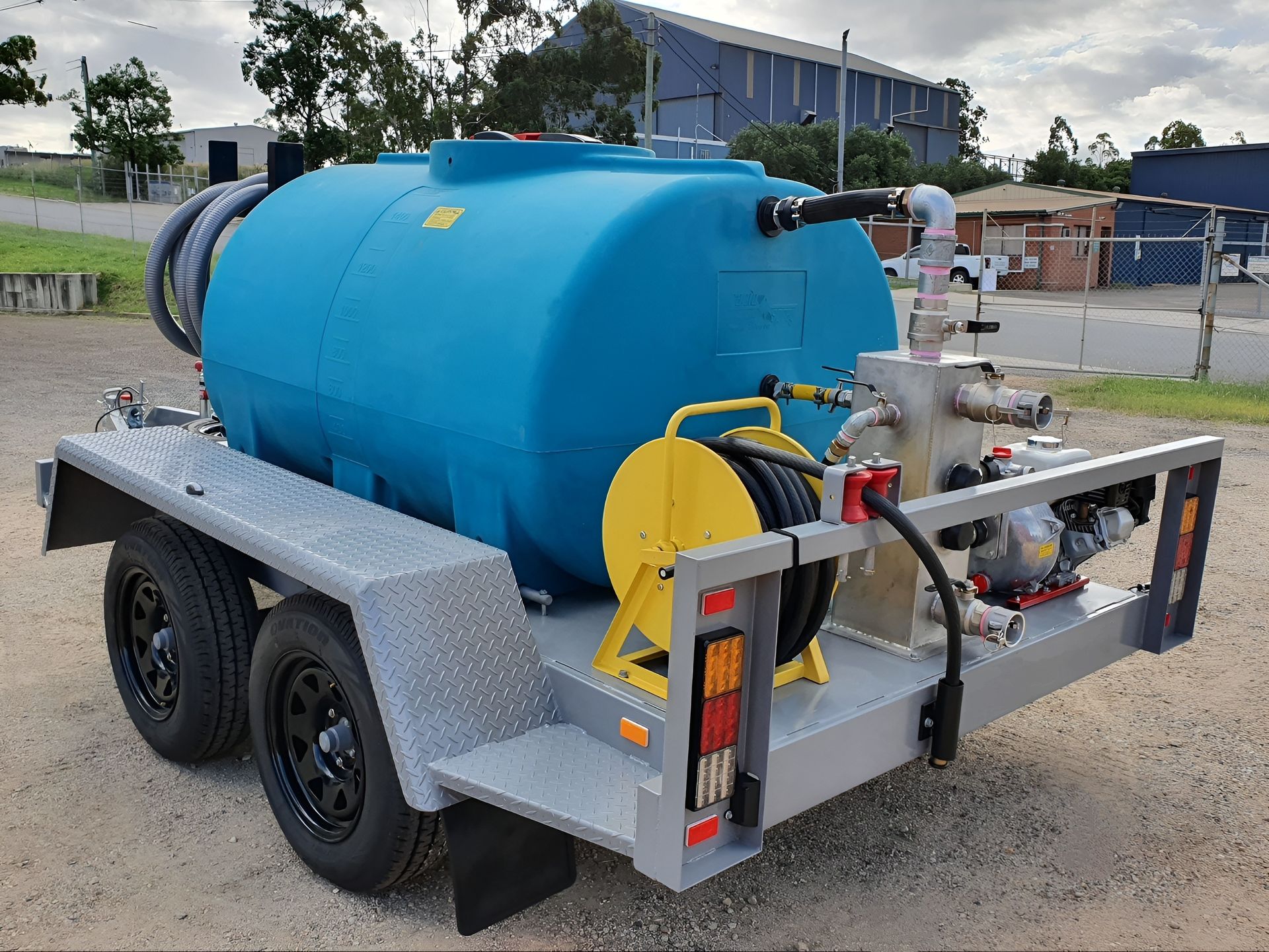 A blue tank is on the back of a trailer