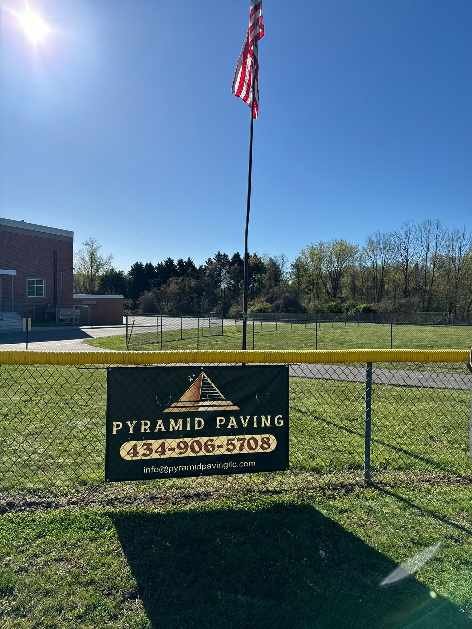A sign that says pyramid paving on it