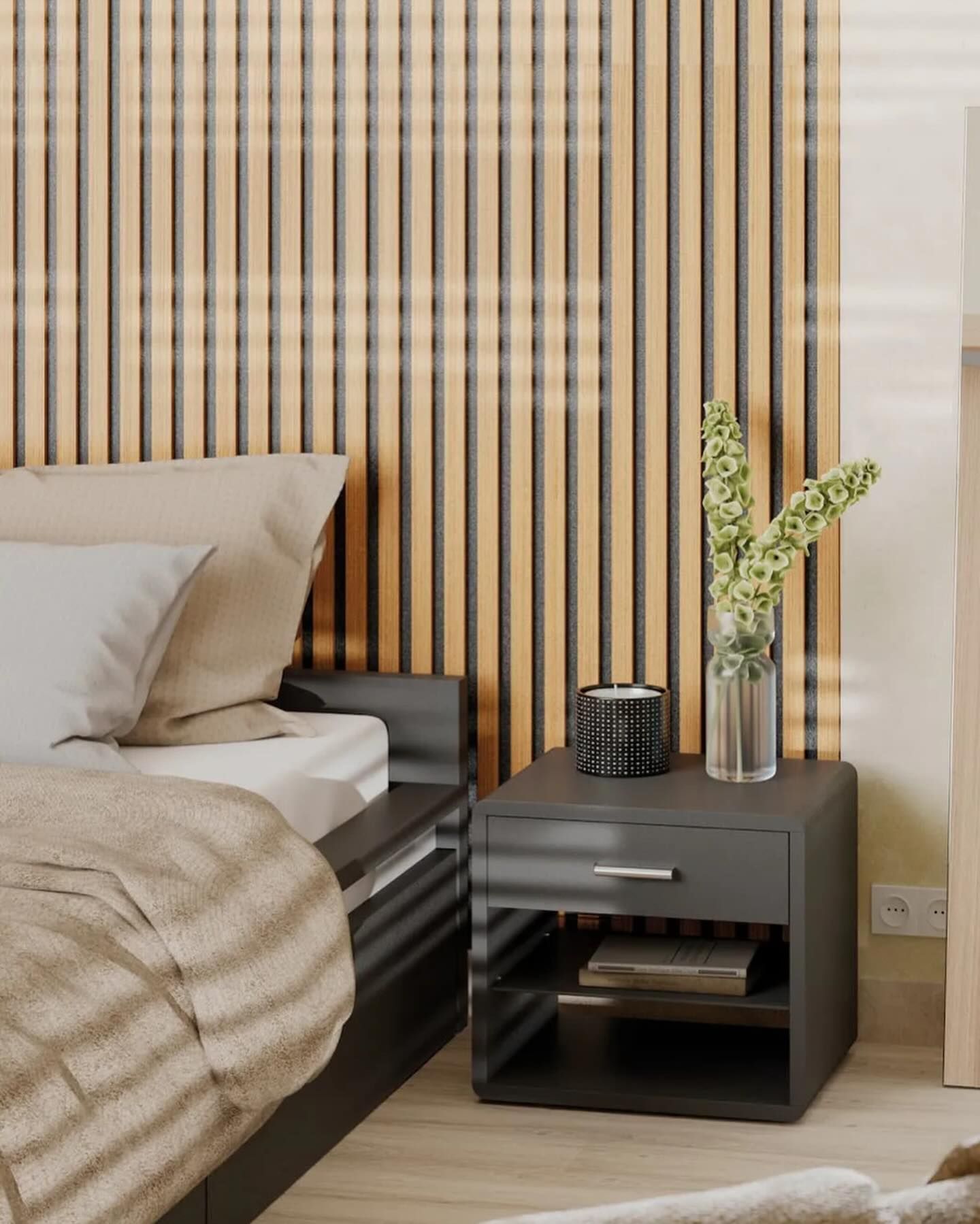 Una camera da letto con un letto e un comodino con dei fiori sopra