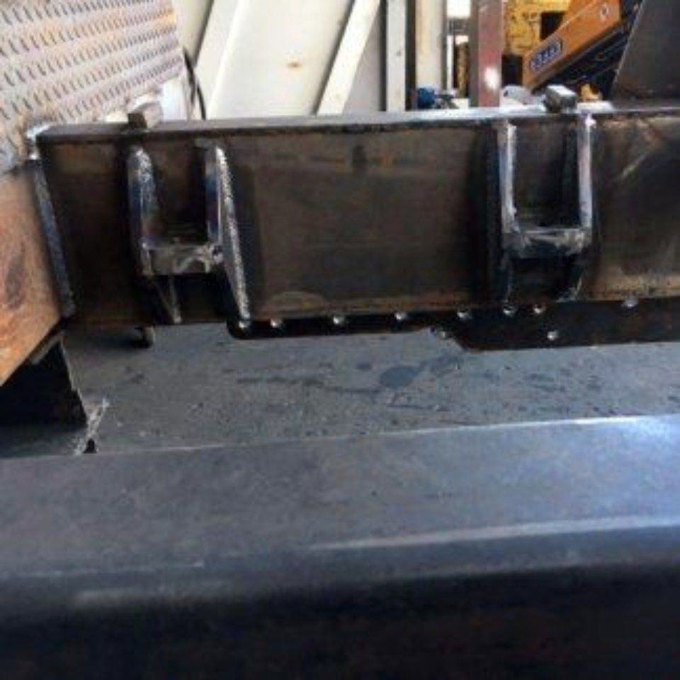 A piece of metal is sitting on the ground in a garage.