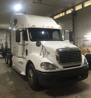 Mobile semi-truck glass repair near Milwaukee, WI