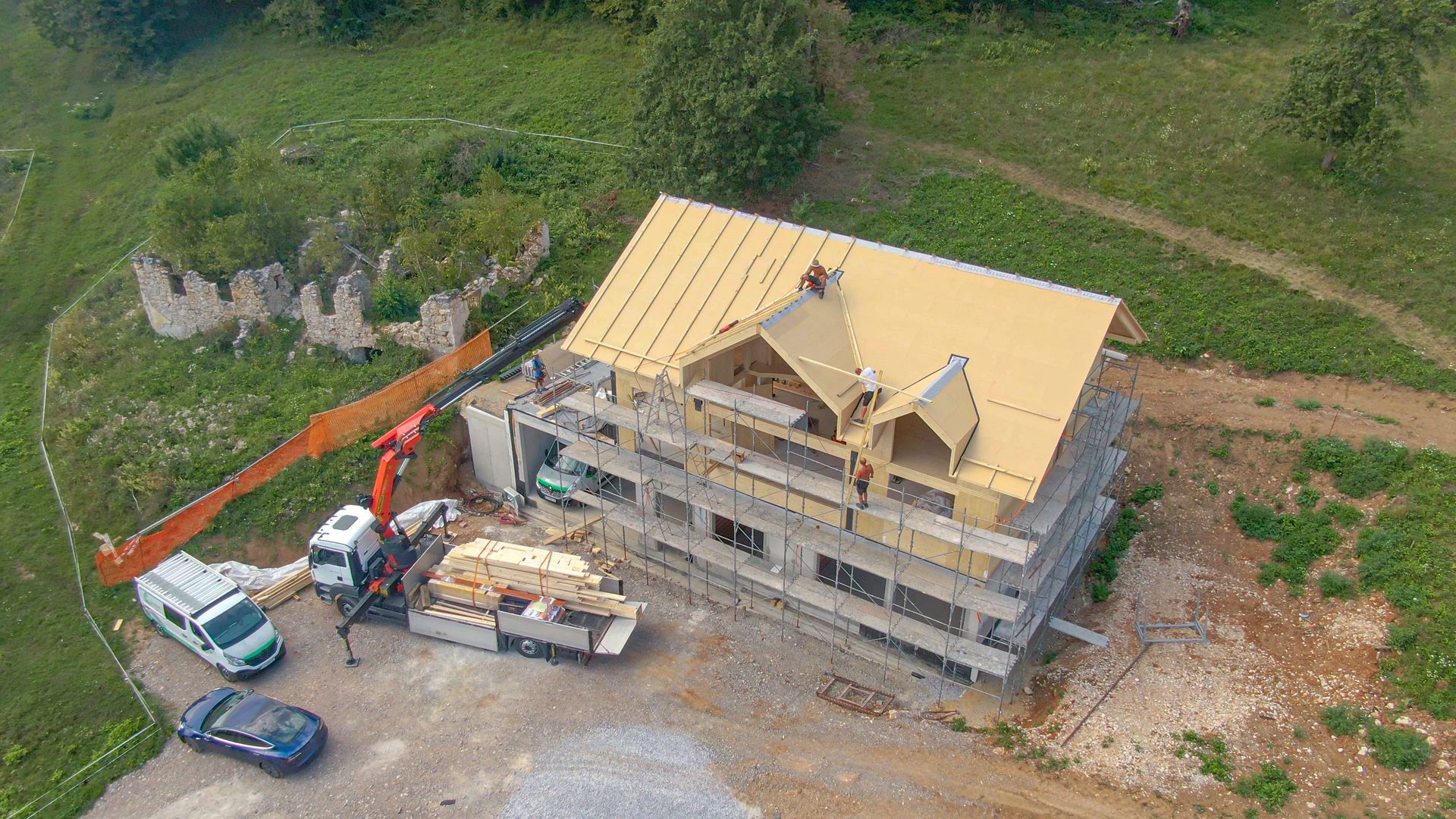 an image of a new build construction site for a private residence, showing contractors on site.