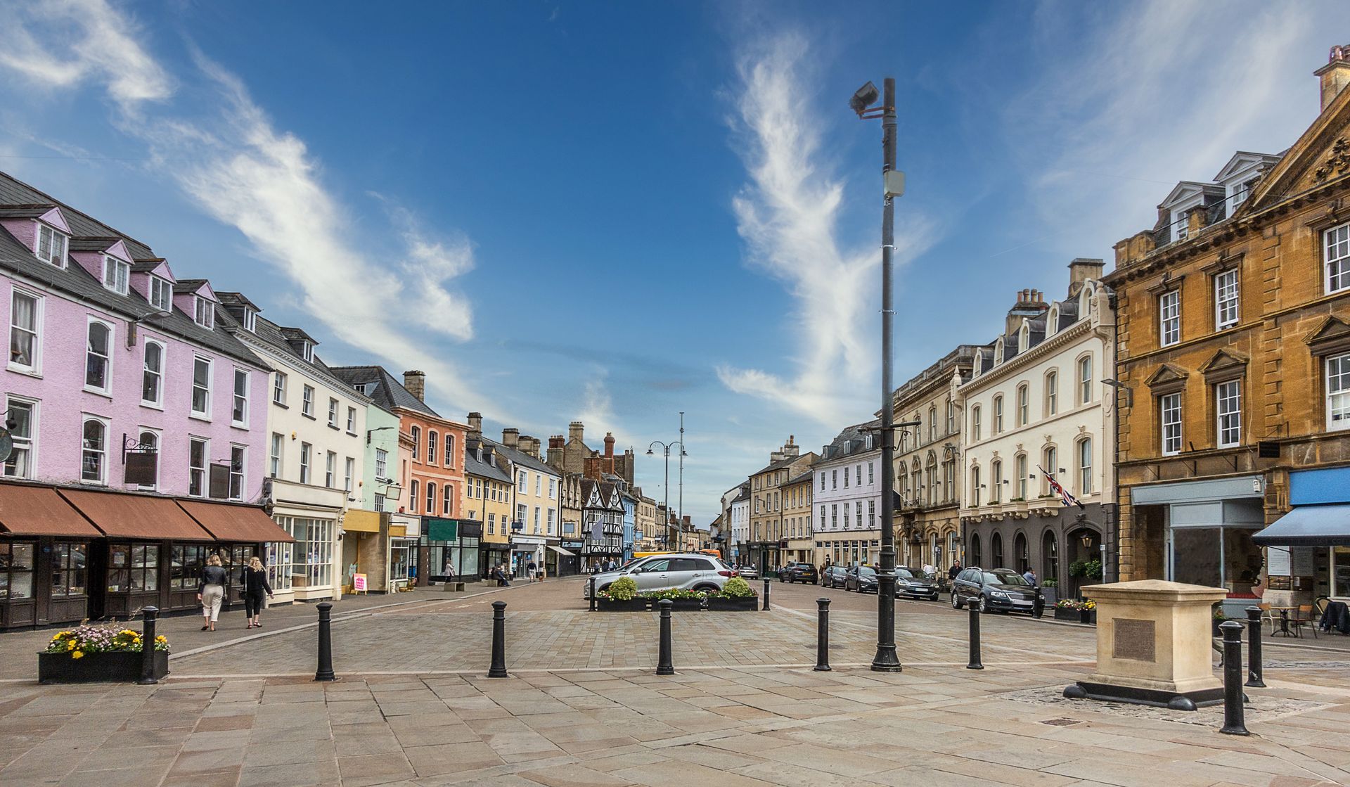 A view of the centre of the Cotswold town of Cirencester and its historic mix of Tudor, Georgian and Victorian architecture.