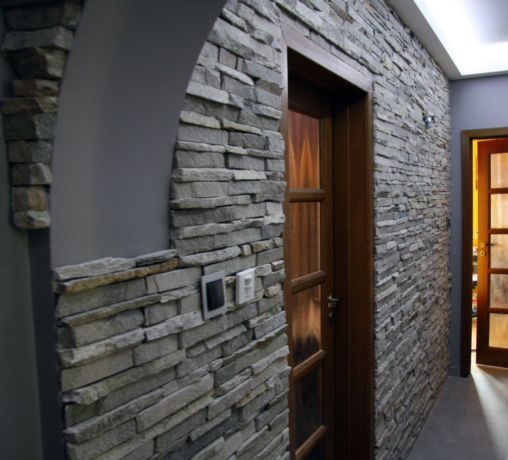 Gloria Silver inside wall