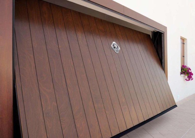 Portone per garage in legno