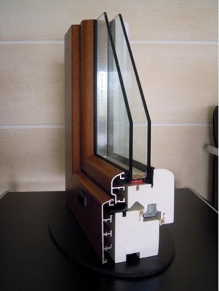 Infissi in legno per finestra