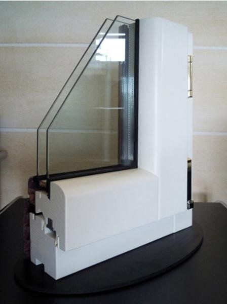 Finestra con infissi in PVC