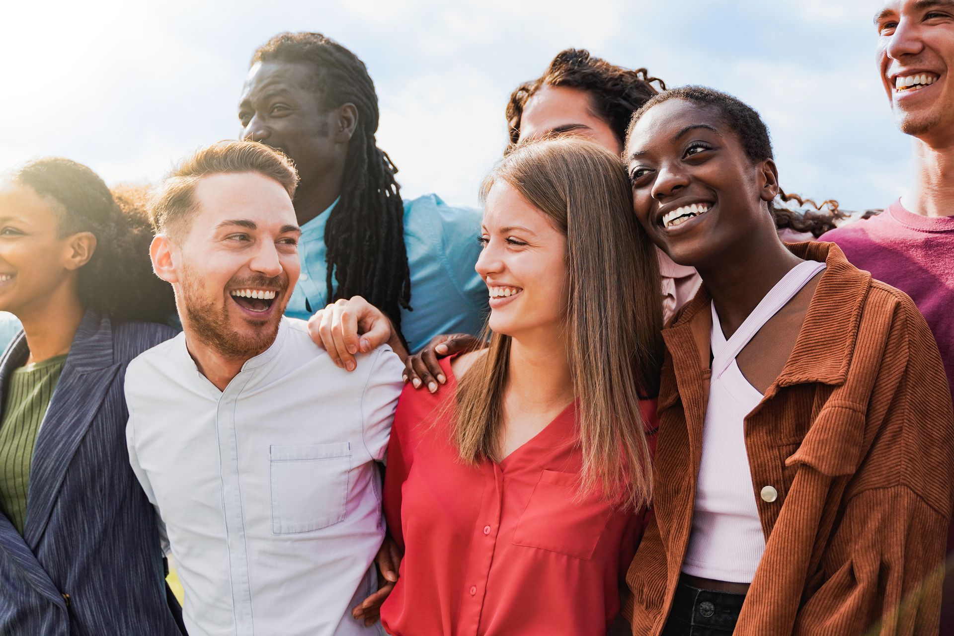 A group of young people are posing for a picture together.