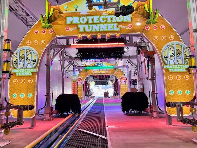 Kwik-n-Clean Car Wash San Antonio Texas entry arch