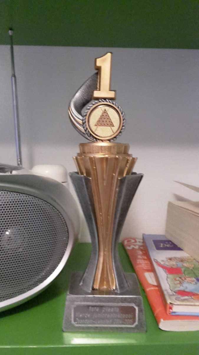 Gouden en zilveren trofee met een 