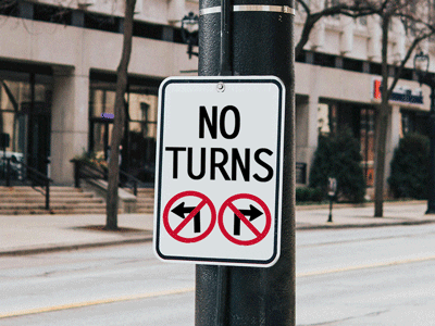 A sign saying no turns to either the right or the left