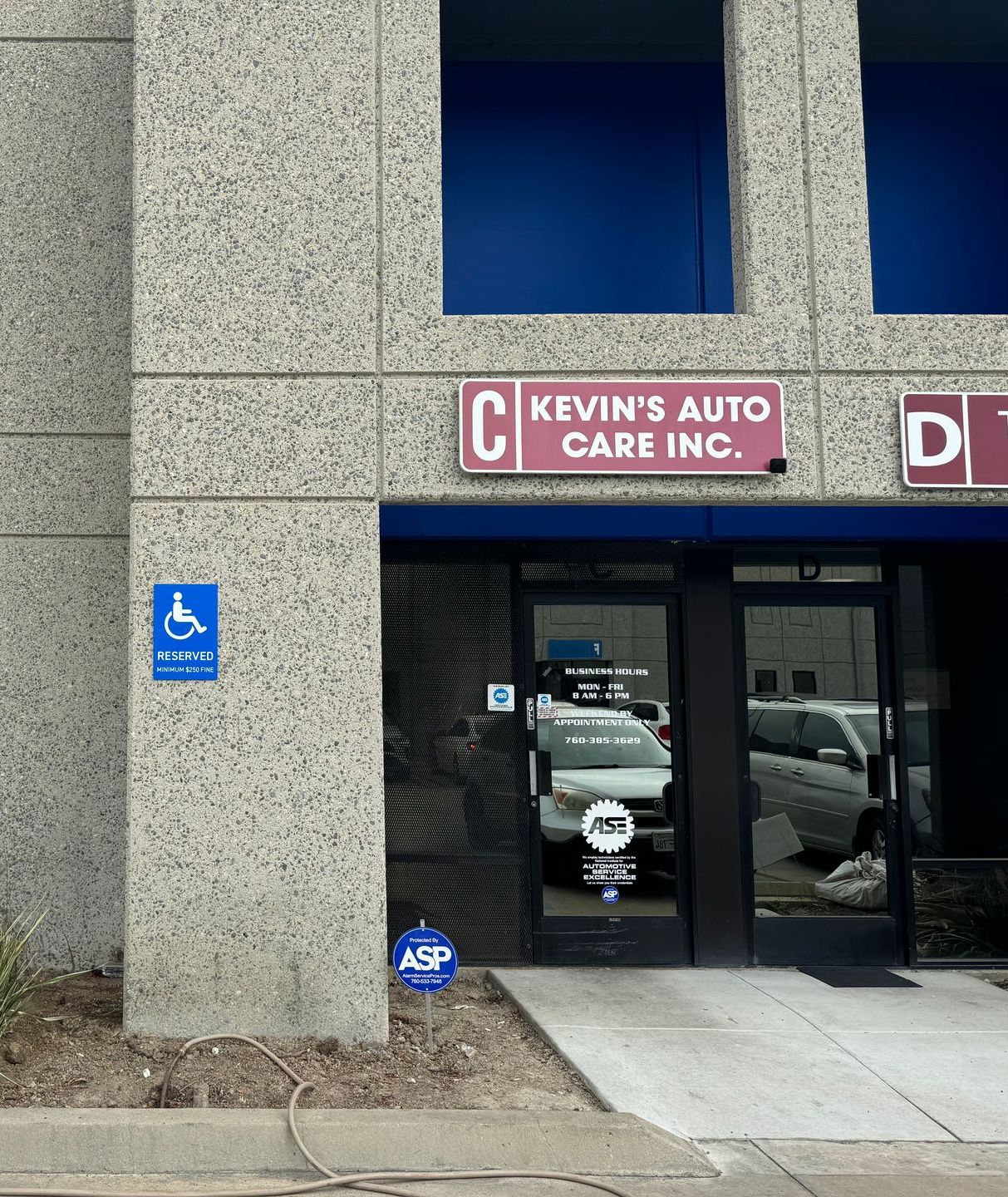 The front of kevin 's auto care inc.