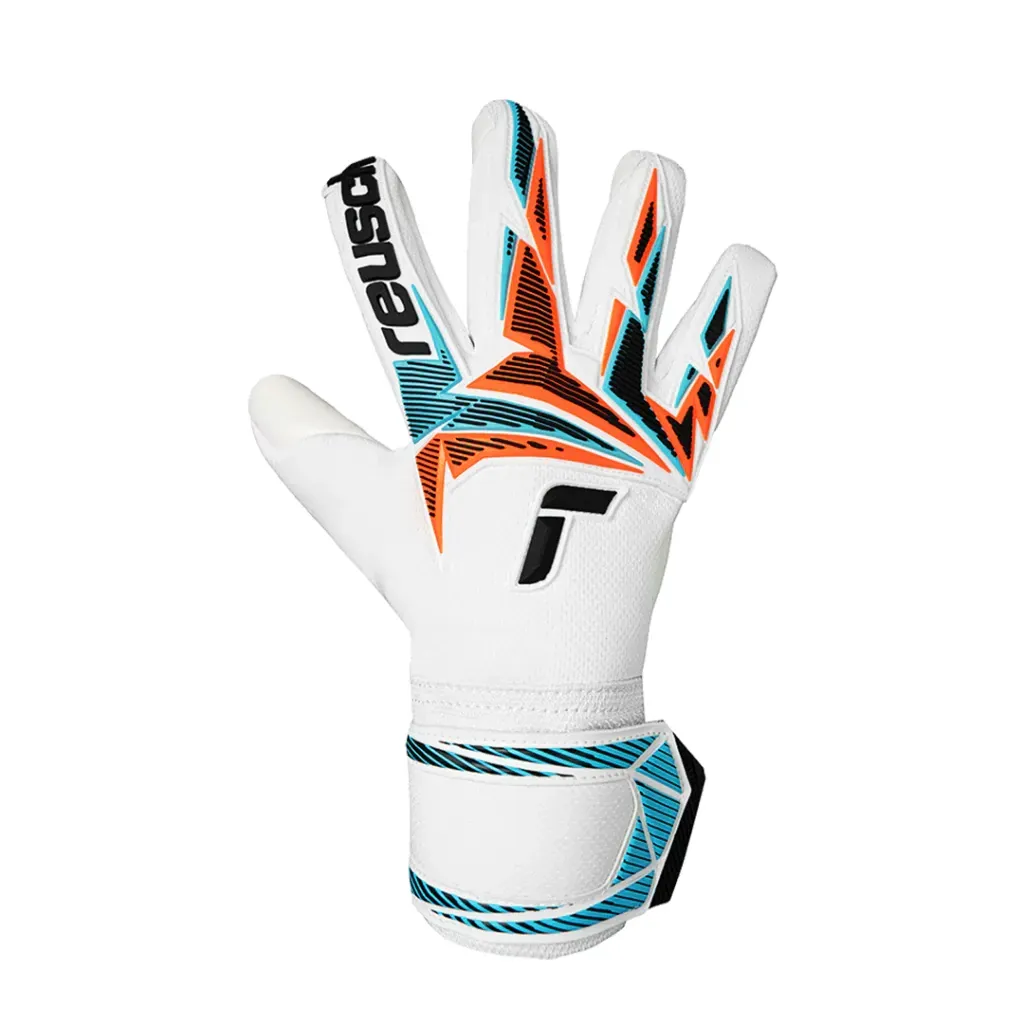 Pasión y técnica para equipar a full a arqueros de fútbol