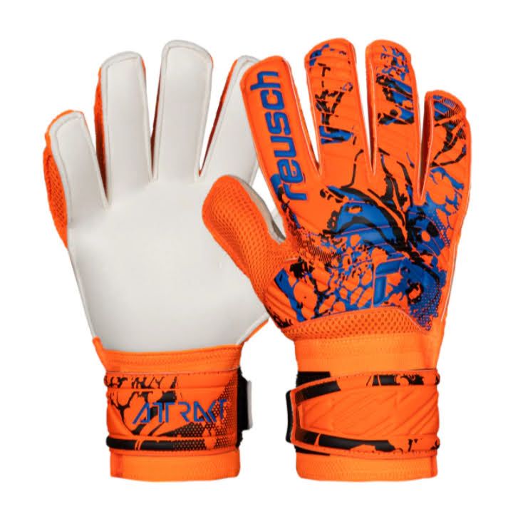 Guantes de portero Reusch color naranja y azul.