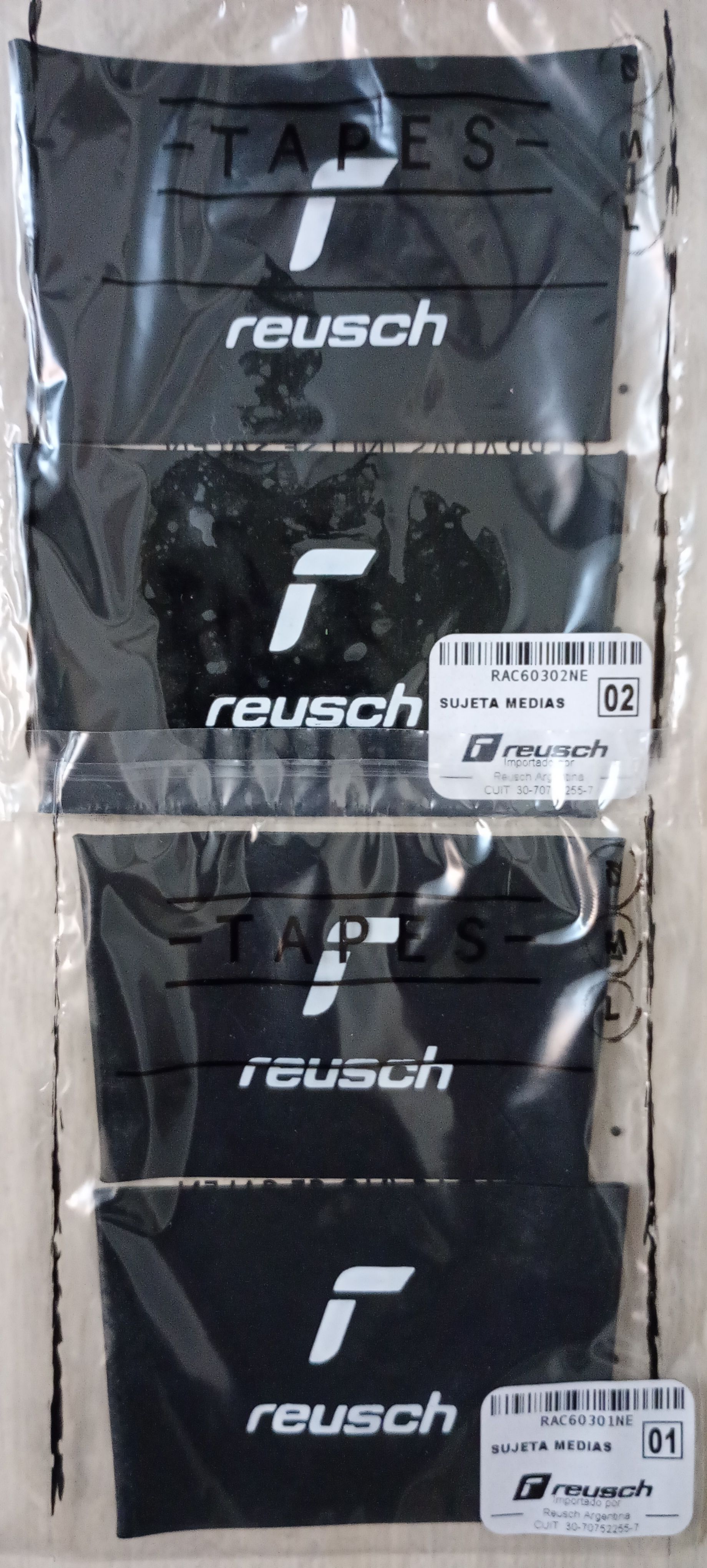 Cintas Reusch negras en una bolsa de plástico transparente.