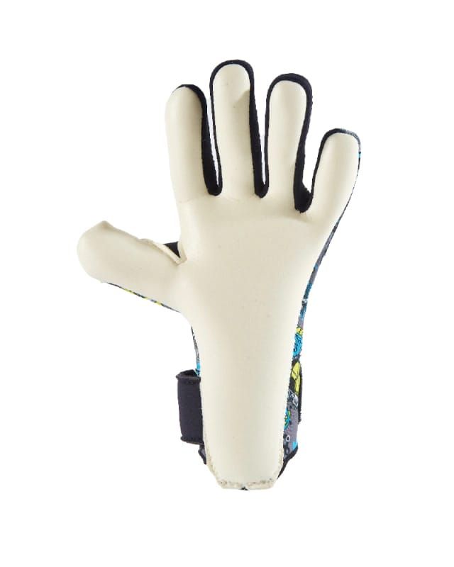 Portero de fútbol con guante ProStar con diseños azules y amarillos.