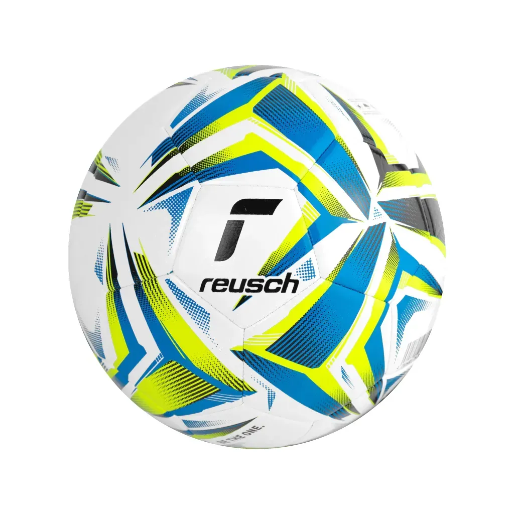 Balón de fútbol blanco con motivos geométricos azules y amarillo neón, y el logotipo de Reusch centrado sobre un panel blanco.