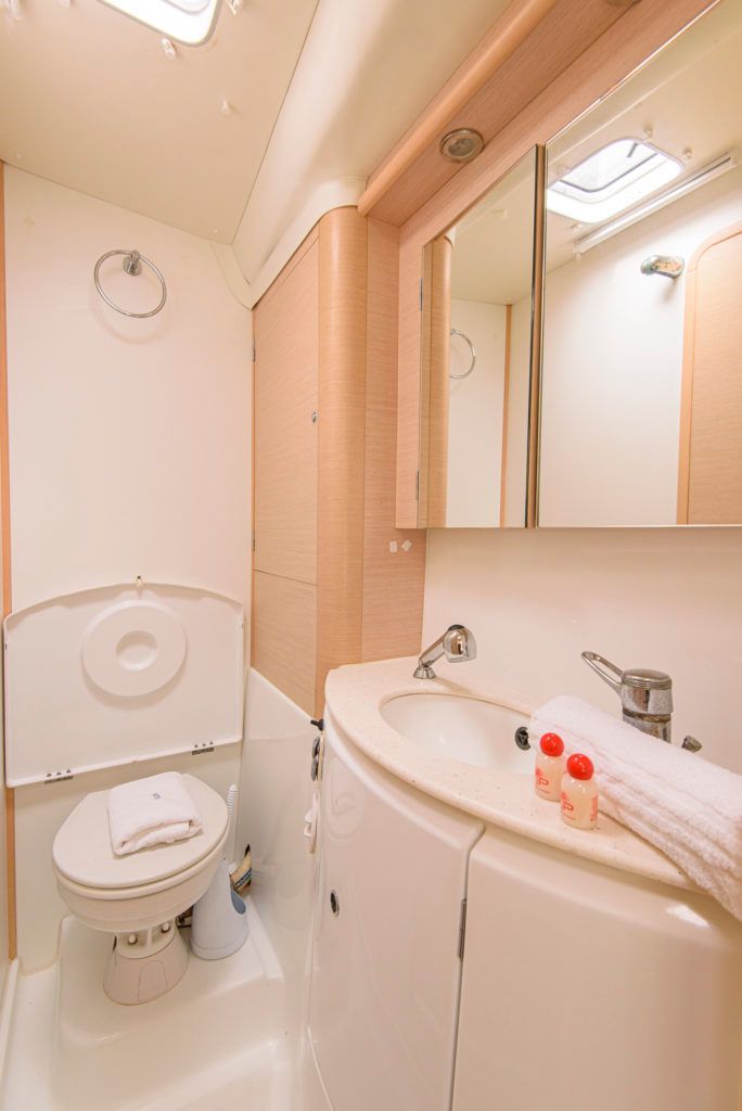 1.) Innenansicht der enjala, Lagoon 440