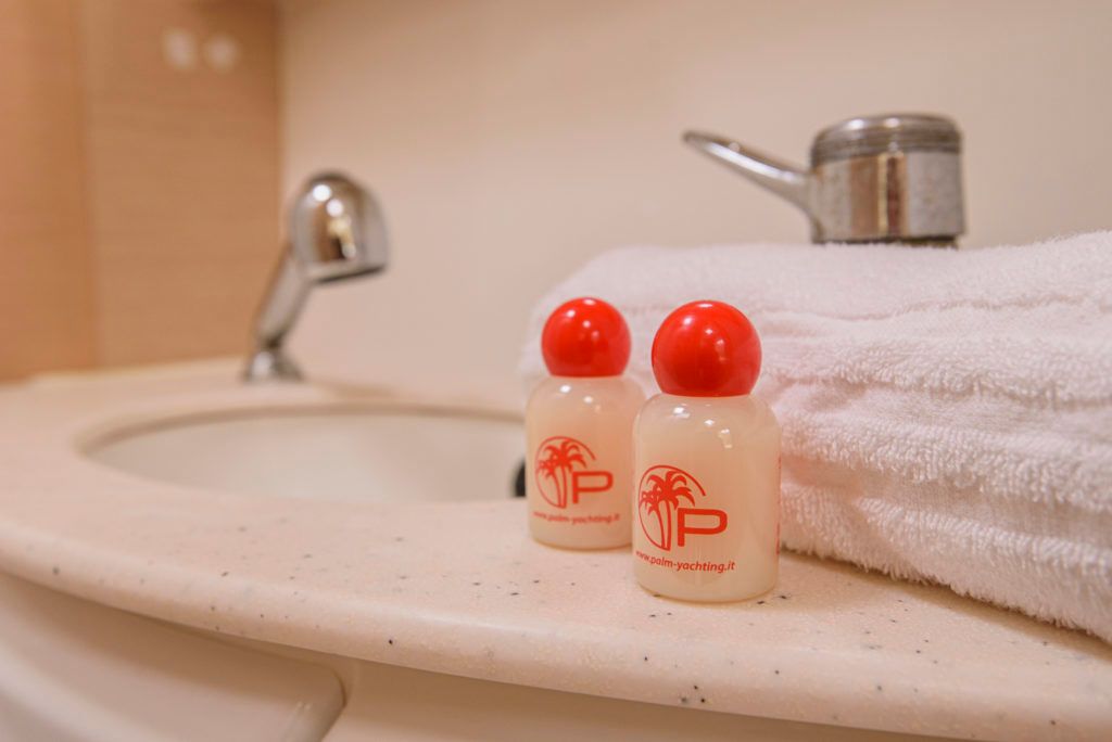 12.) Innenansicht der enjala, Lagoon 440