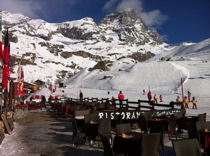 tavoli all'aperto vista cervvino