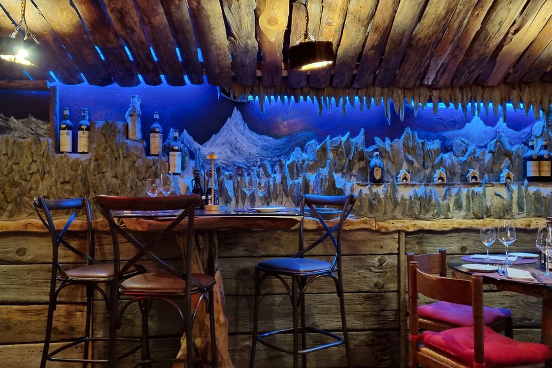 ampia sala interna ristorante