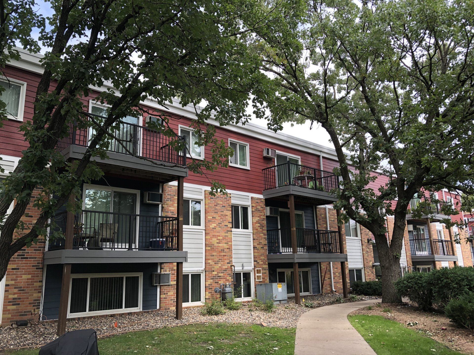 Royal Oaks Apartments Homel Realty & Management