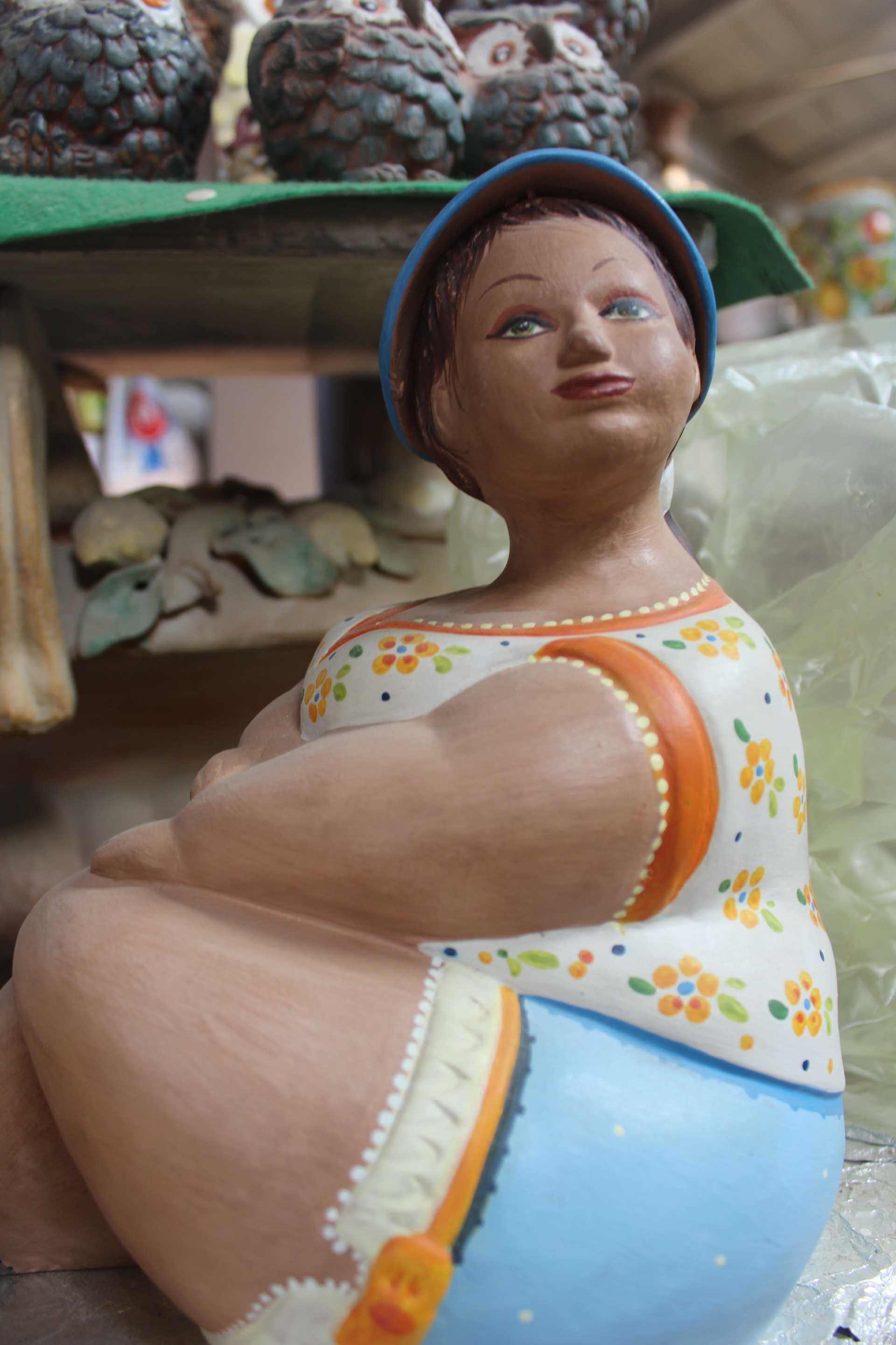 donne in terracotta dettaglio