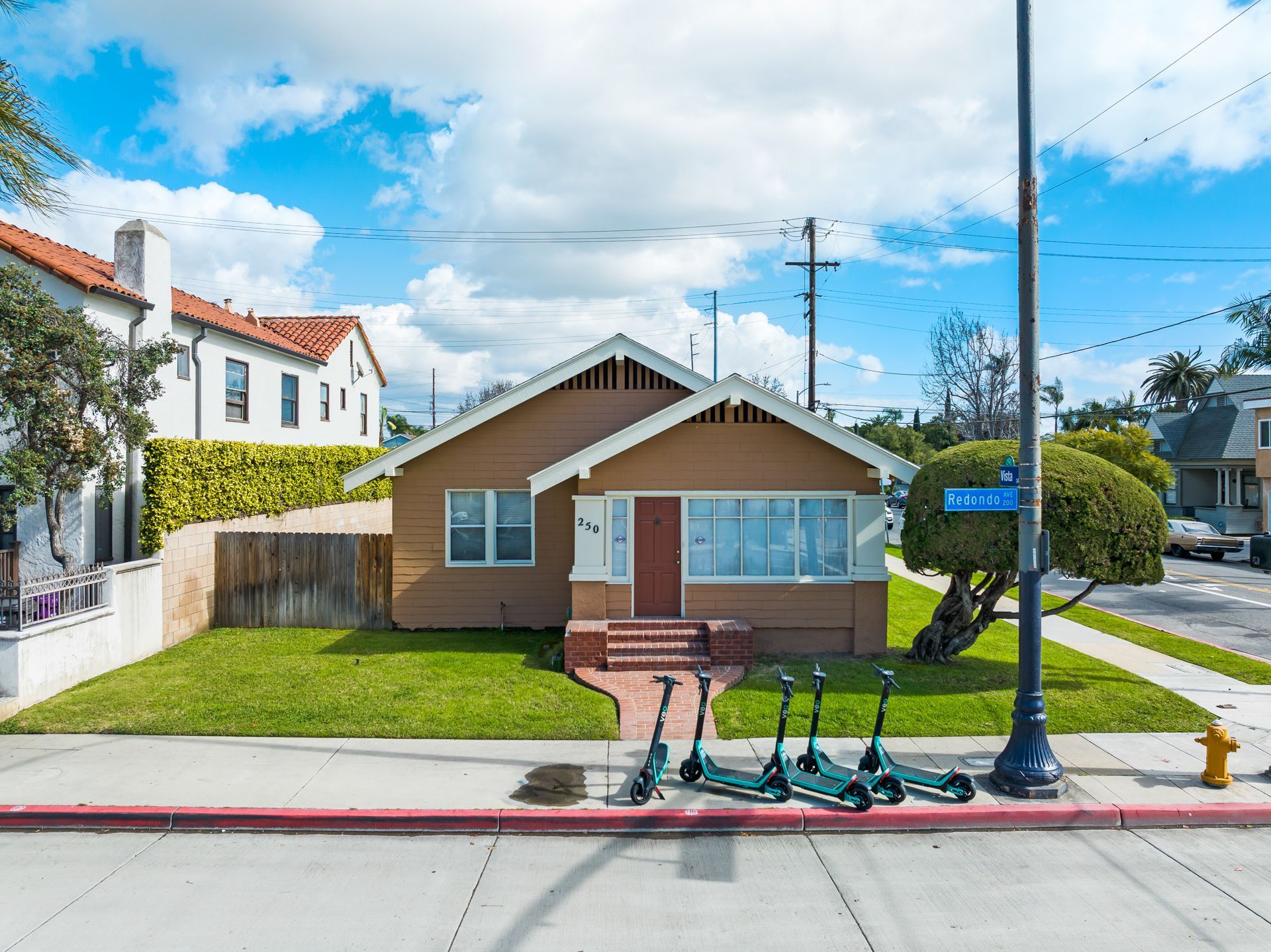 250 Redondo Avenue - Exterior Photo