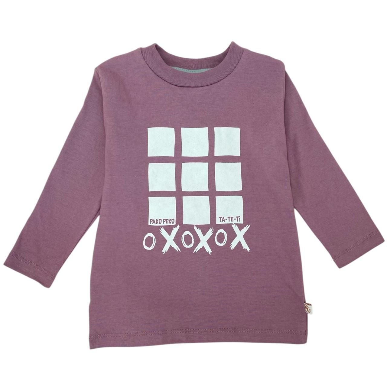 Una camiseta morada que dice xoxox