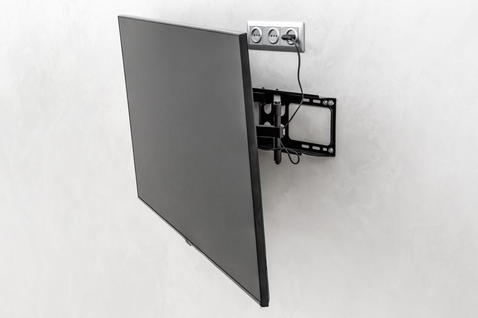 Get TV mounting in Midlothian, VA by Family Handyman Solutions