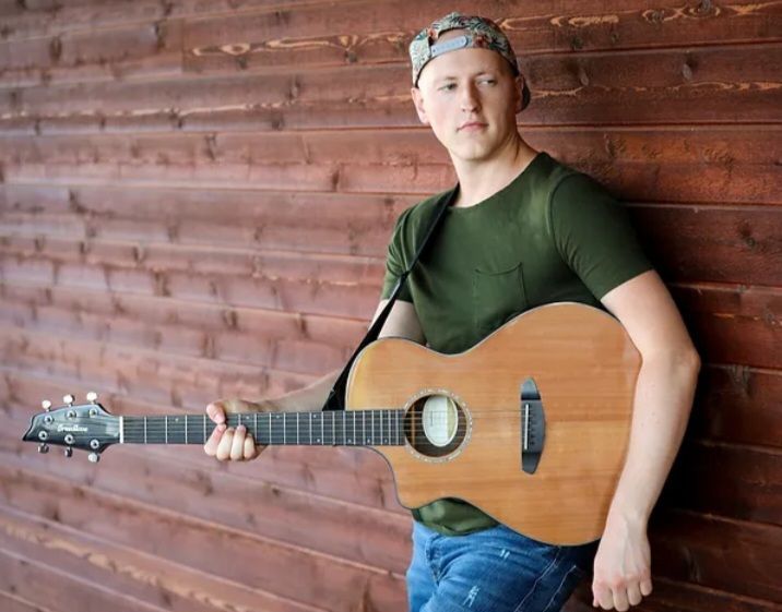 Santino Tomasetti takes the stage Wednesday,  June 21st at Oscar's, from 4 to 6.