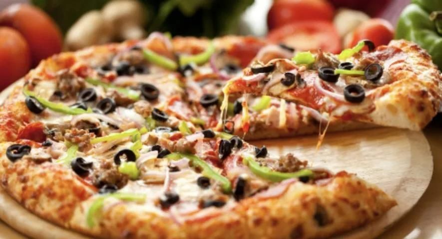 Pizza Topped With Olives, Green Peppers, and Sausage — Capricorn Tavern in Taranganba, QLD