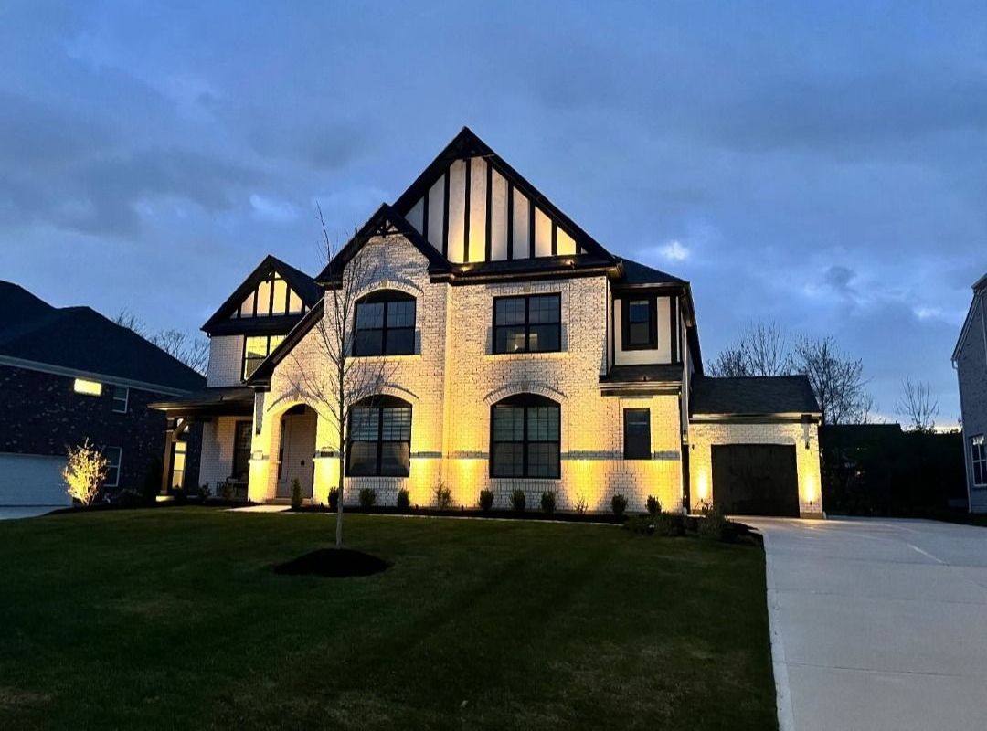 Outdoor Lighting using 7 Watt LED bulbs, Al