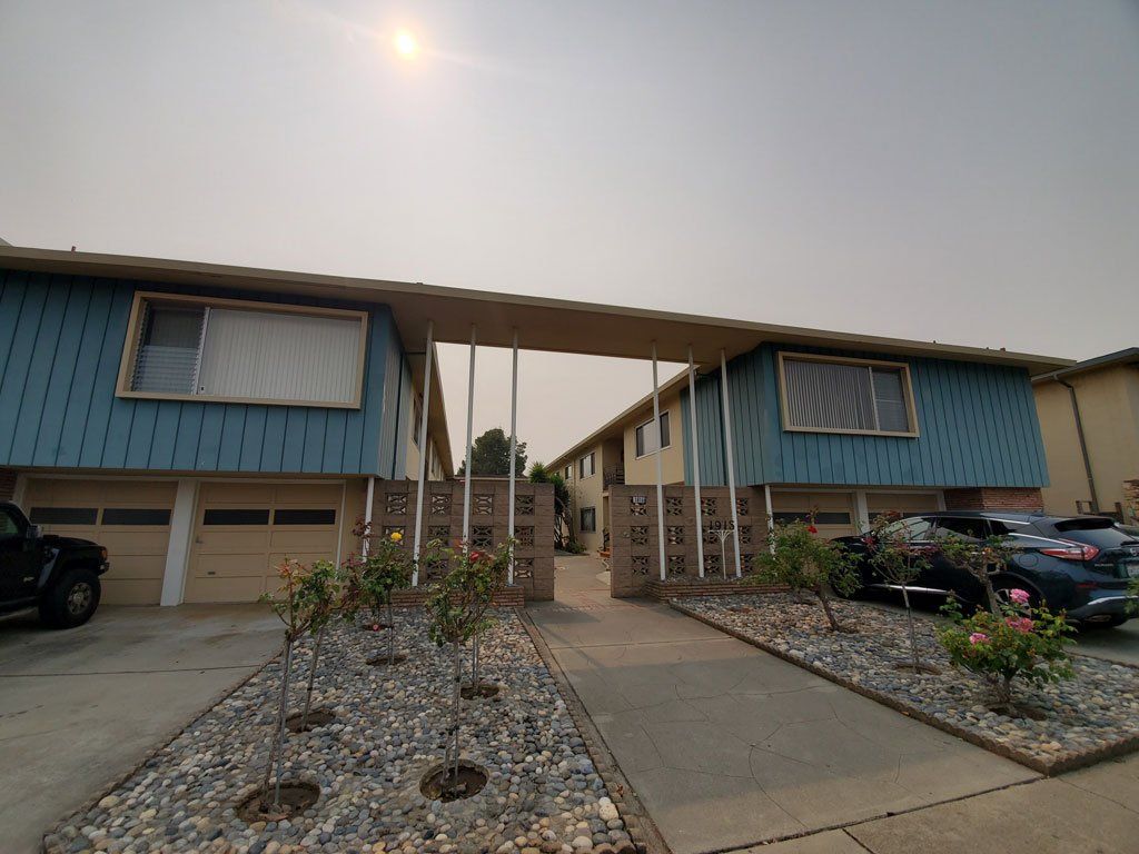 1915 Murchison exterior