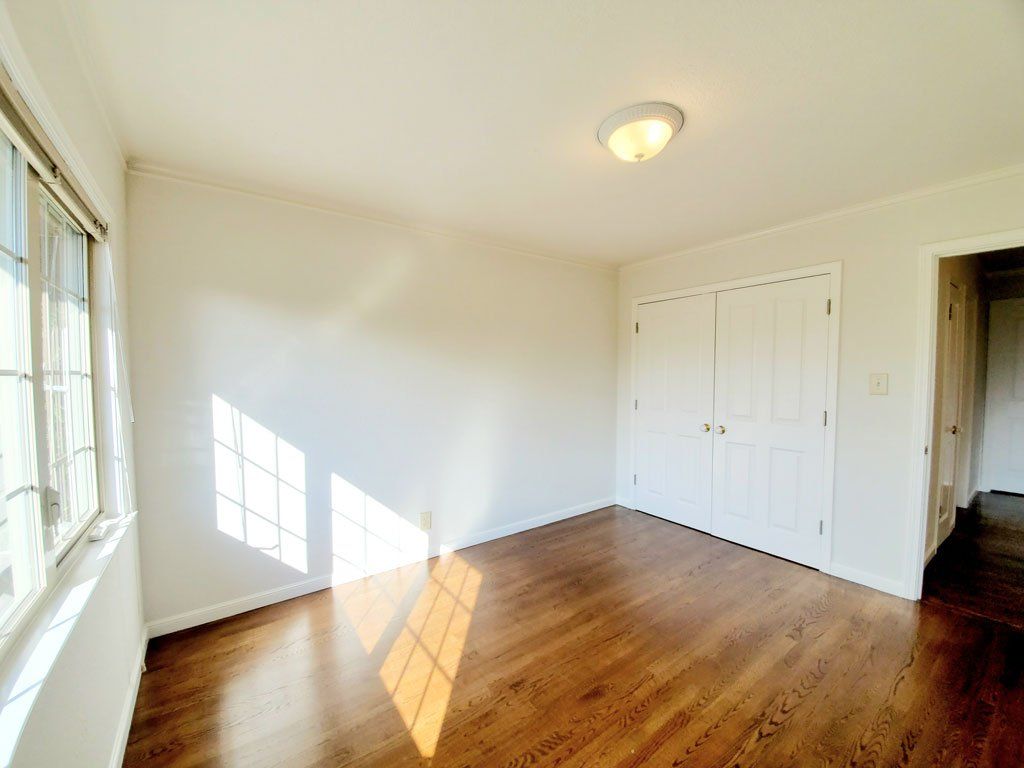 2745 Summit bed room