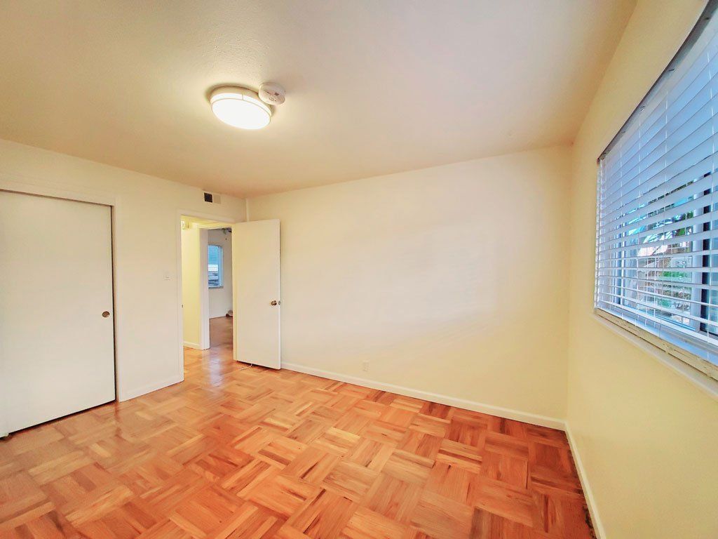 1915 Murchison bedroom