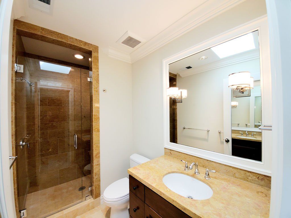 739 Fremont bathroom