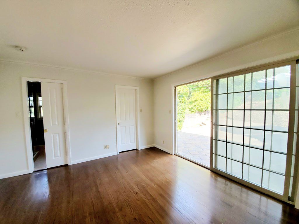 2745 Summit living room