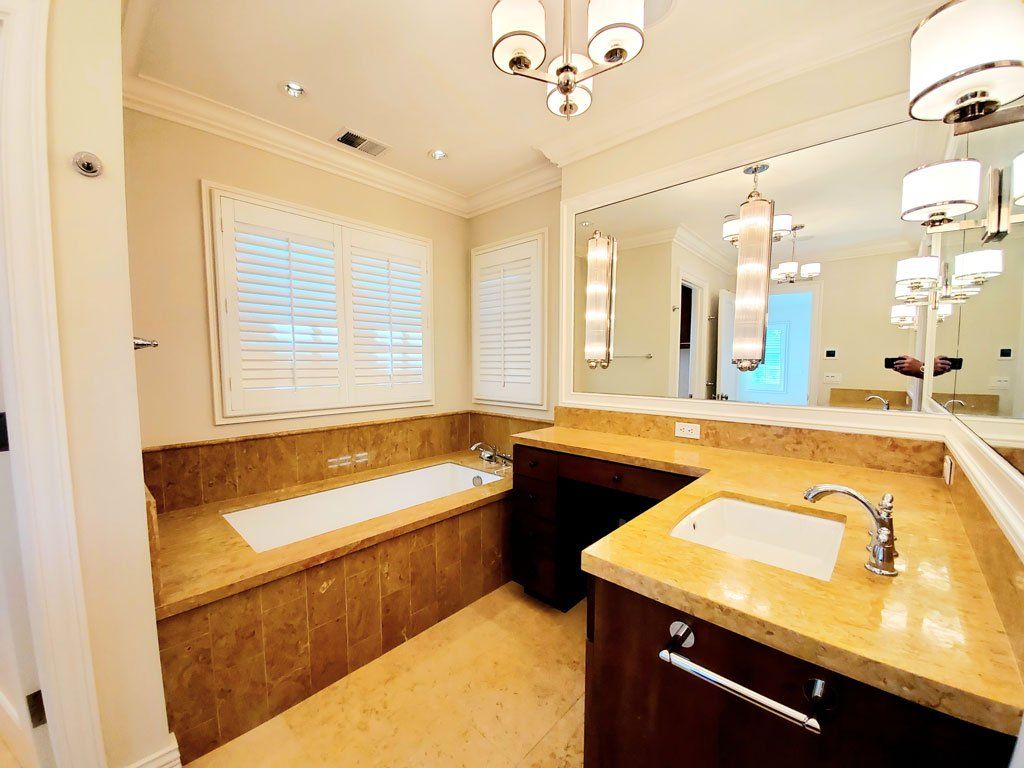 739 Fremont bathroom