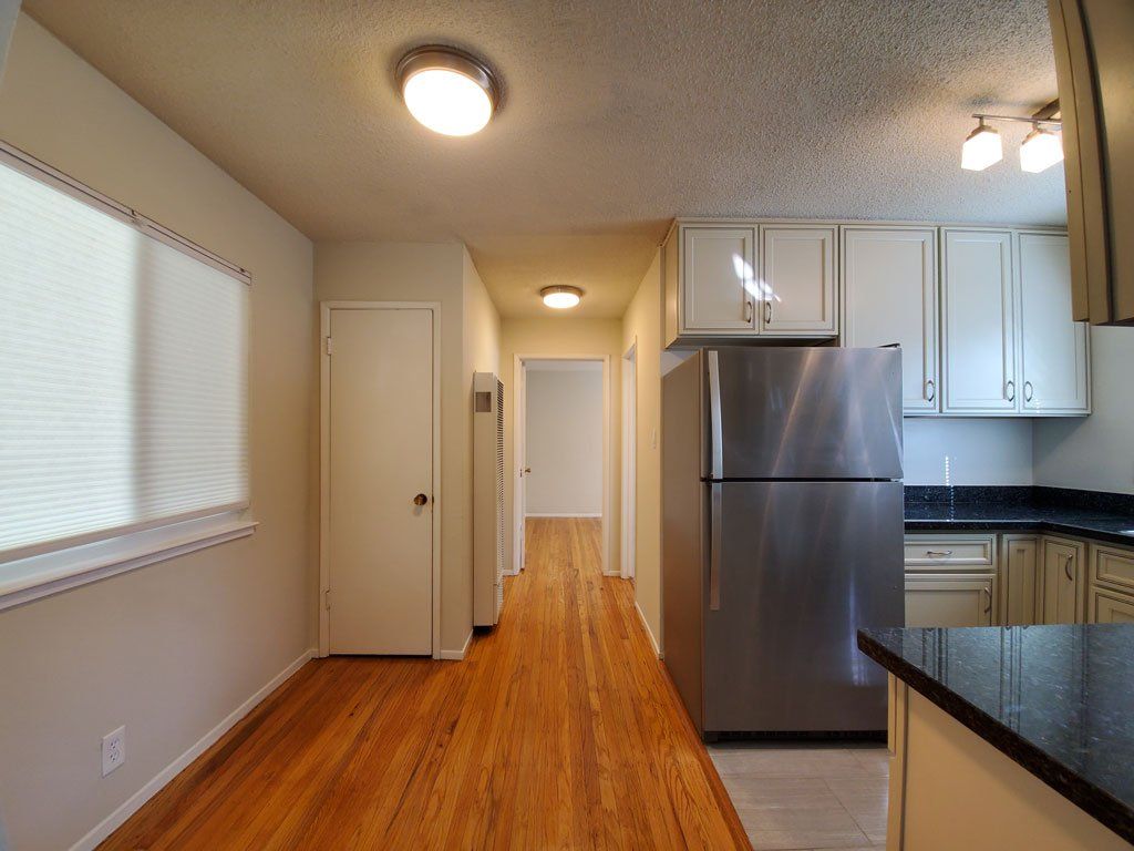 175 San Jose kitchen nook looking into hallway
