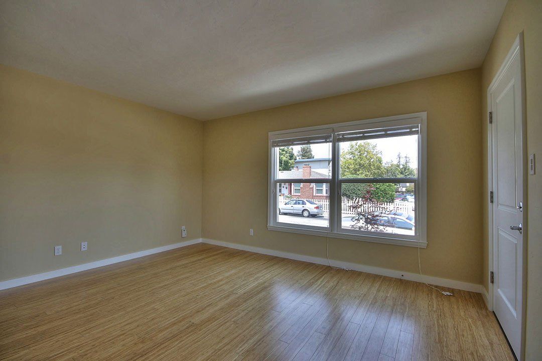 2300 Flores living room