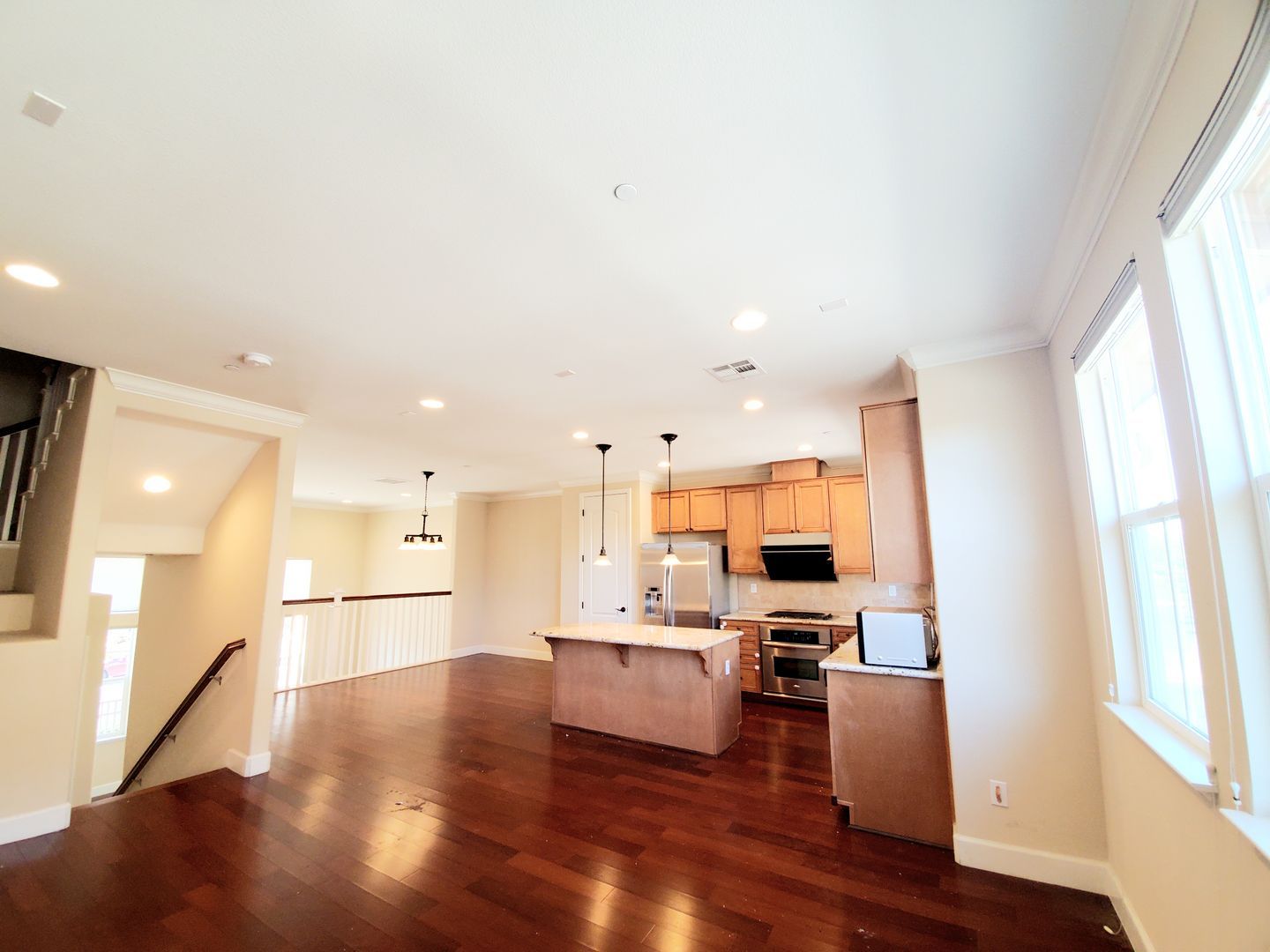 206 Demi combined dining and kitchen